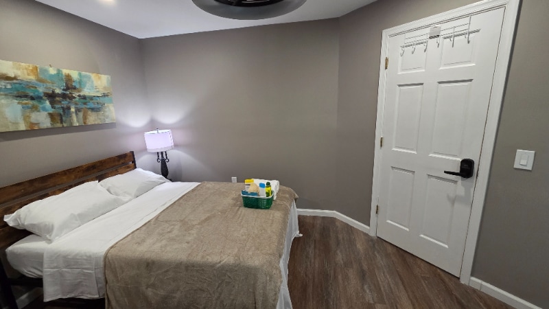 Building Photo - 1421 S Carey St