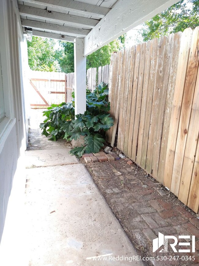 Building Photo - Newly Remodeled Garden Tract Cottage!