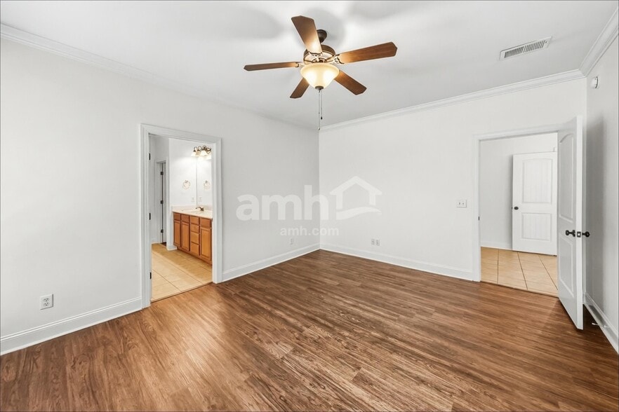 Building Photo - 5966 Armadale Dr
