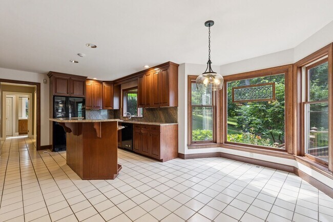 Building Photo - Spacious 5BR House in Pottstown