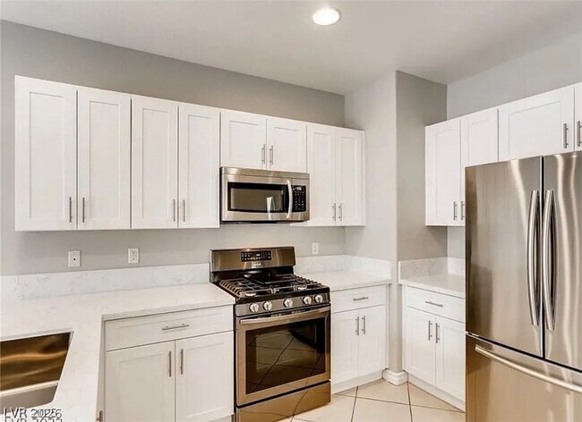 Building Photo - 227 Charming Ct