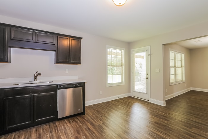 Building Photo - 161 Colony Park Ln