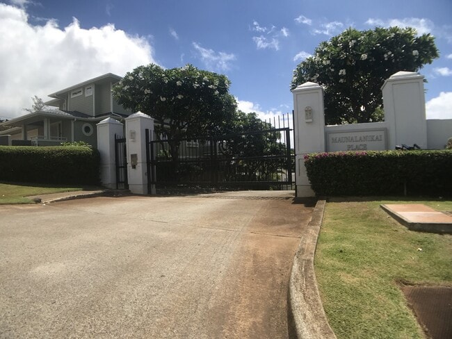 Building Photo - Kaimuki Wilhemina Rise gated home! Spectacular ocean views, garage parking.
