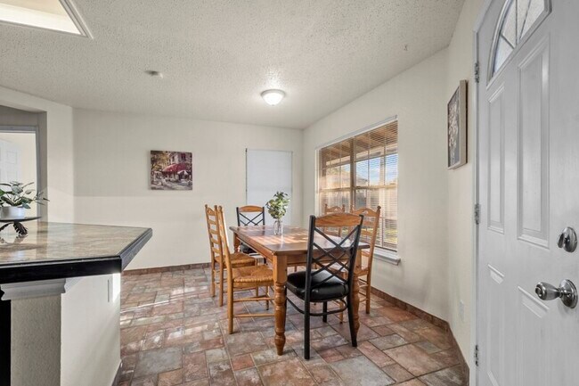 Building Photo - 2105 Capstan Dr