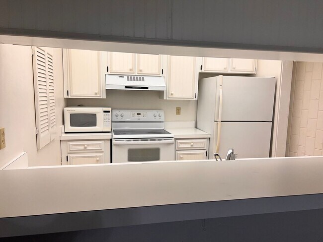 Building Photo - 602 Olde Camelot Cir