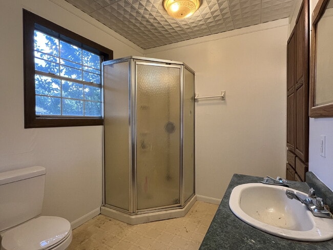 Building Photo - 2 Bedroom 1 Bath for Lease!!