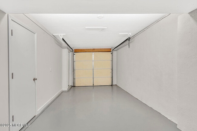 Building Photo - 6 Beachway Ave