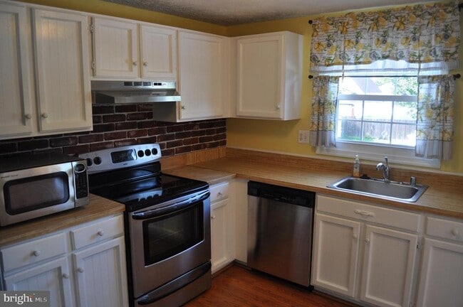 Building Photo - 1662 Canonade Ct