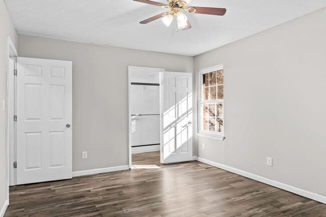 Building Photo - Newly Updated 4bd/3bth in Seymour!