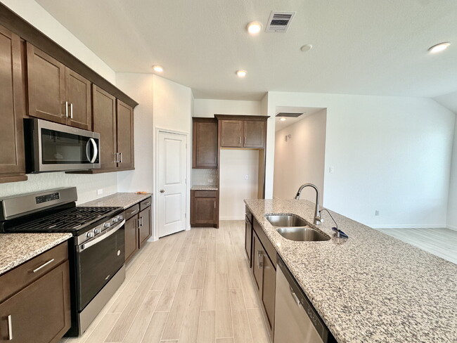 Building Photo - Brand New 3 Bed / 2 Bath Home with Water V...