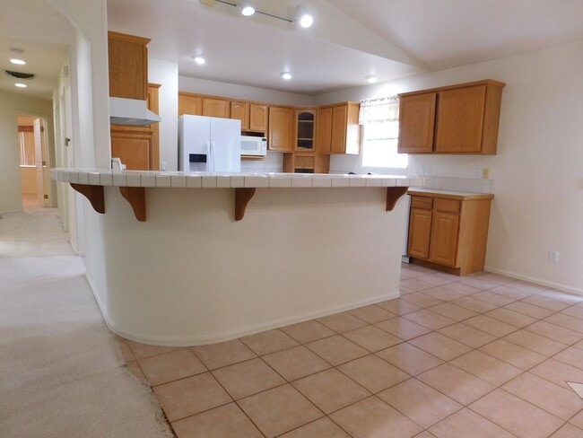 Building Photo - Spacious in Shadowbrook Sub-division