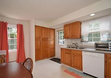 Building Photo - 386 W Valley Forge Rd