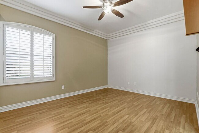 Building Photo - 724 Scott Ln