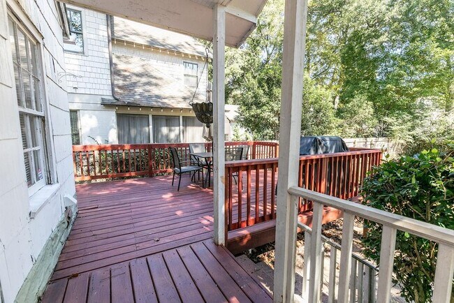 Building Photo - 936 East Lake Dr