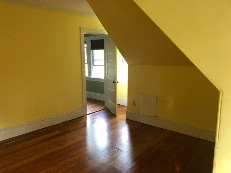 Building Photo - 98 Thorndike St