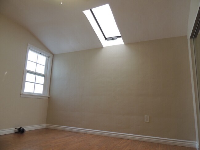 Building Photo - 367 Burchett St