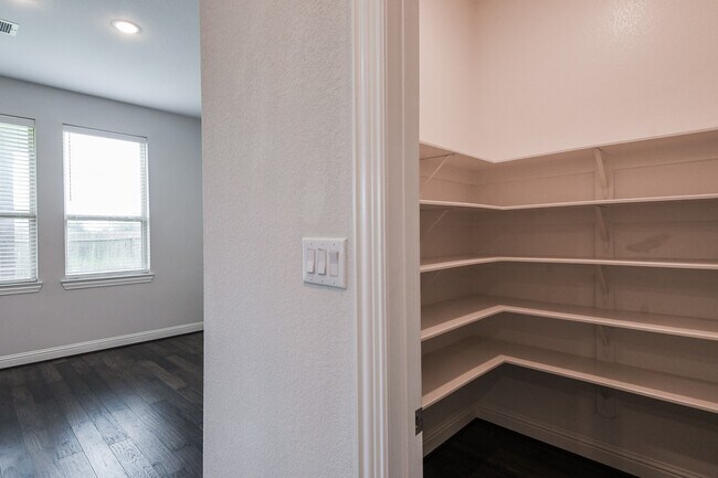 Building Photo - 3802 W Vicksburg Estates Dr