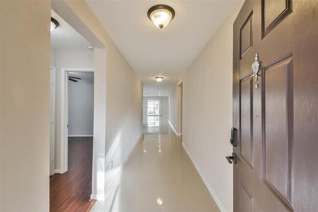 Building Photo - 7718 Shavano Ln