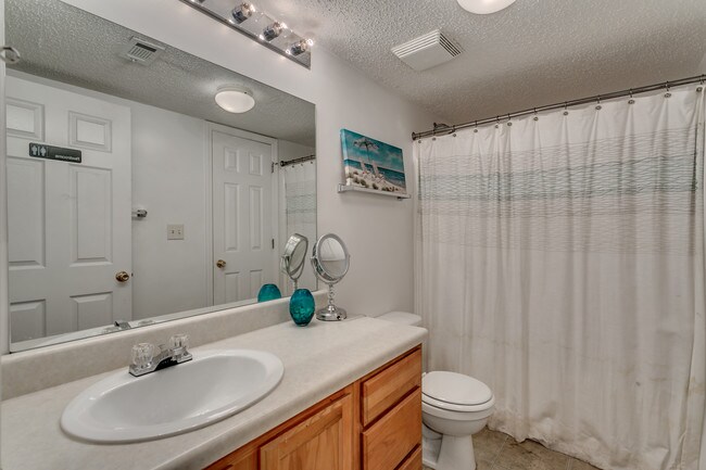 Bathroom #1 - 513 Frank Thomas Ave