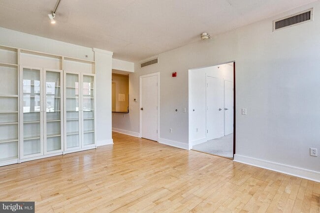 Building Photo - 809 6th St NW