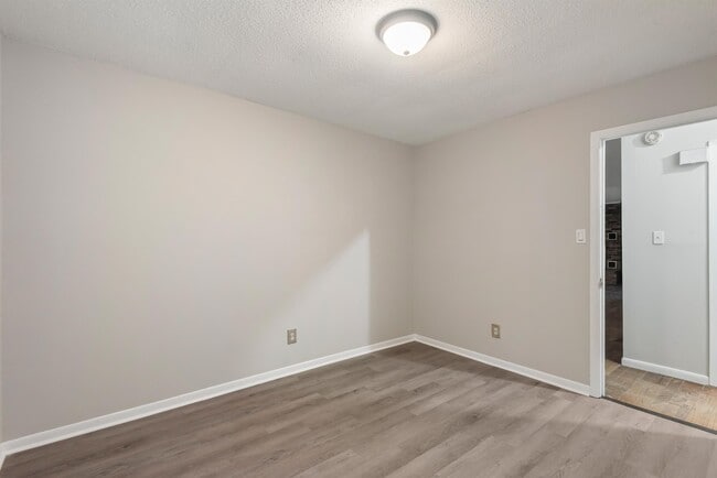 Building Photo - 7201 Dogwood Dr SW