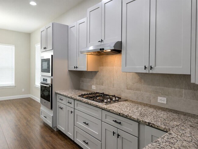 Building Photo - 3112 Bouchette Cove