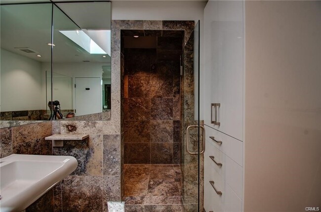 Building Photo - 2880 Chateau Way
