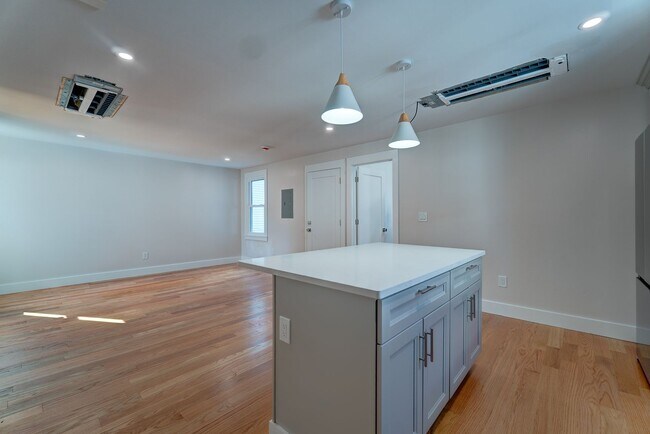 Building Photo - 88 Lyon St