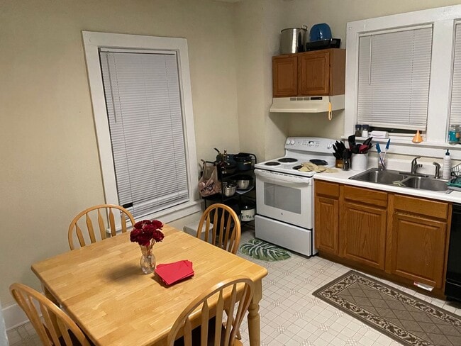 Building Photo - 1701 Downey St