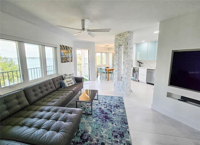 Building Photo - 1515 Pinellas Bayway S
