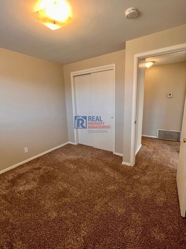 Building Photo - 7041 Beacon Way