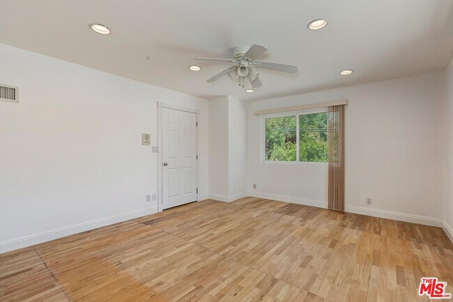 Building Photo - 5049 Hesperia Ave