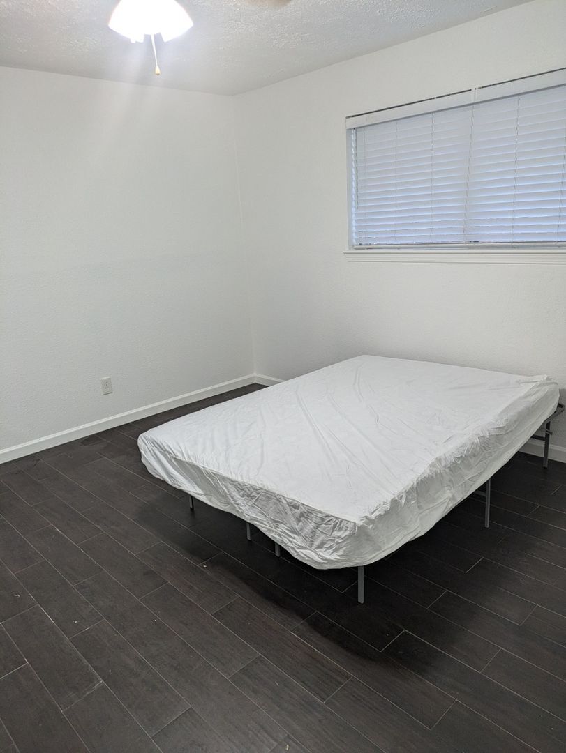 Building Photo - 11127 Sageview Dr