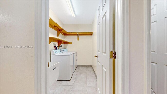 Building Photo - 15735 SW 92nd Ave