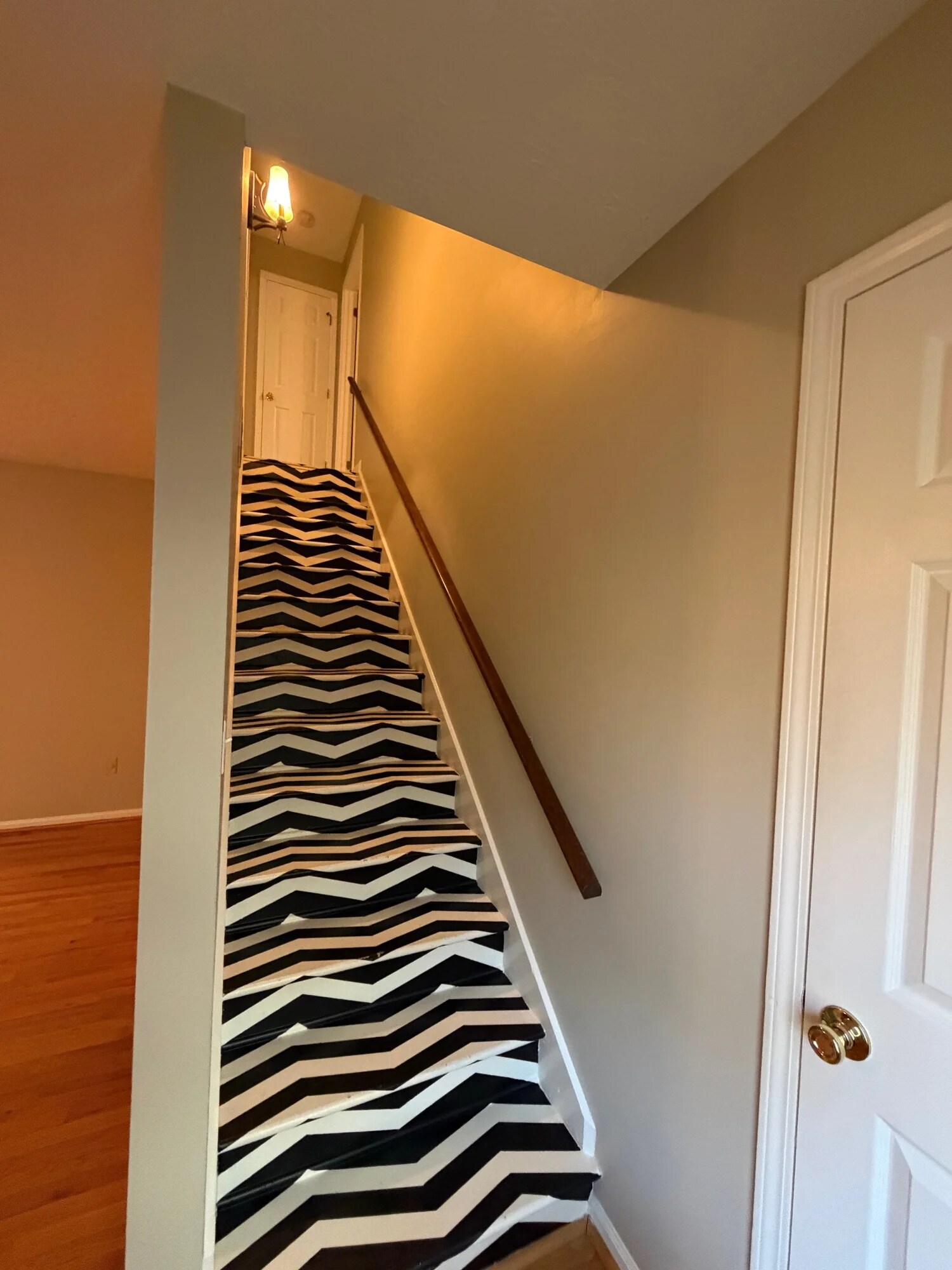 Building Photo - 1170 Lois Ln