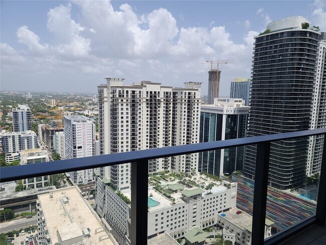 Building Photo - 1000 Brickell Plaza