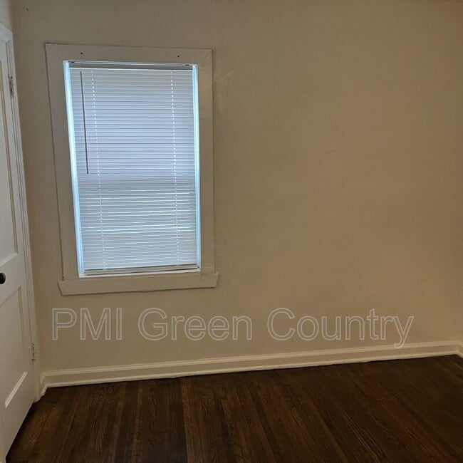 Building Photo - 1220 N Urbana Ave