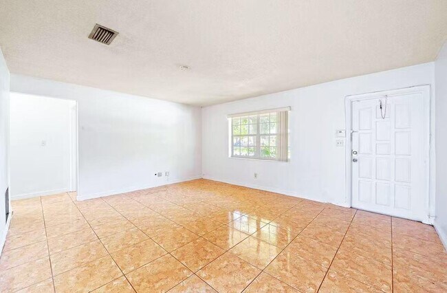 Building Photo - 5749 Buchanan St