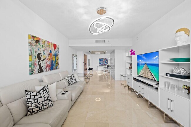 Building Photo - 3200 N Ocean Blvd