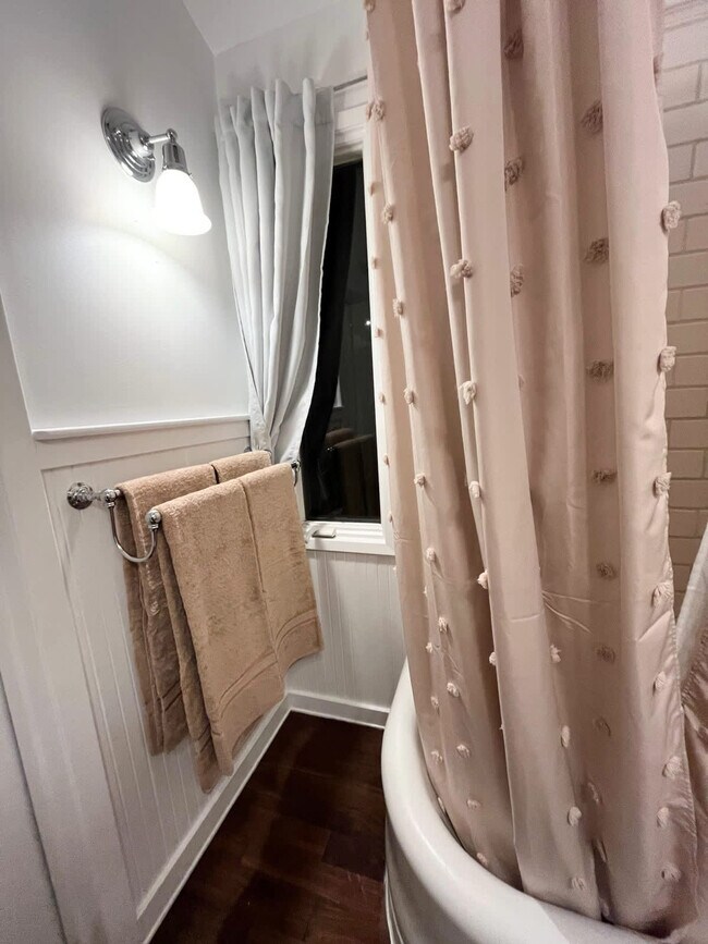 Building Photo - 522 Cascade Dr