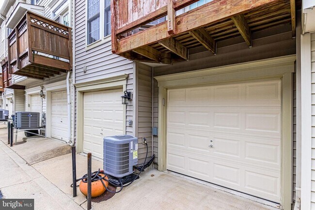 Building Photo - 953 Harrison Cir