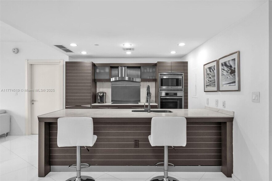 Building Photo - 200 Biscayne Blvd