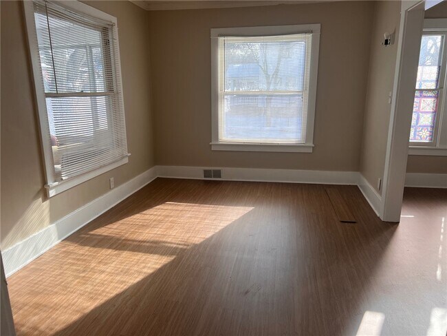 Building Photo - 135 Arbordale Ave