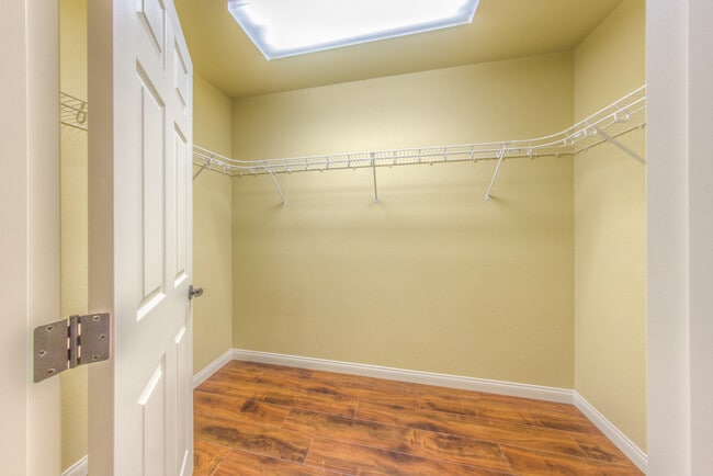 Building Photo - Gorgeous 5 bedroom home in Southern Highlands area