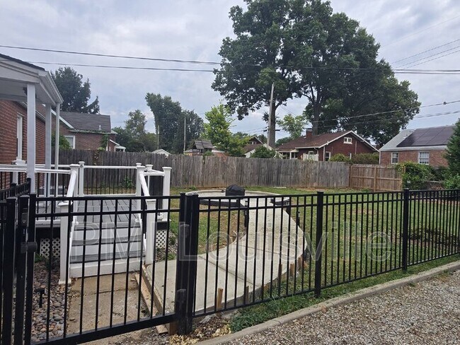 Building Photo - 2929 Bon Air Ave