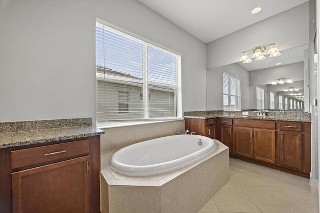 Building Photo - 16007 Whippoorwill Cir