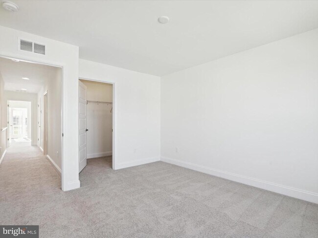 Building Photo - 25041 Tanager Ln