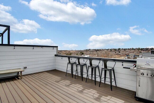 Building Photo - 12121 W 57th Dr