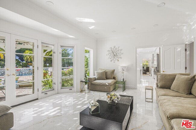 Building Photo - 6111 County Oak Rd