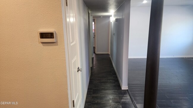 Building Photo - 1209 Antonio St